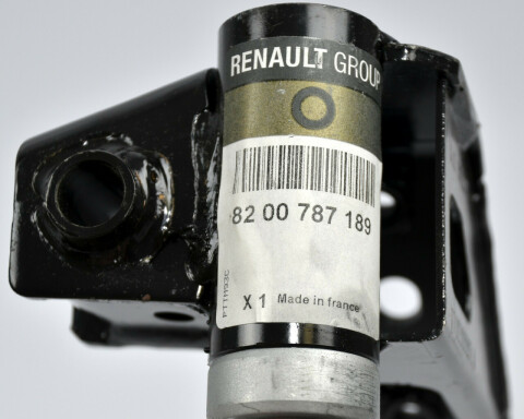 Вісь важеля Renault Master 98-10 (ліва)