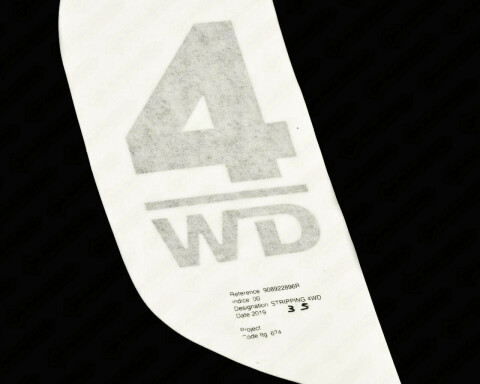 Напис "4/WD" (задні двері, наклейка)