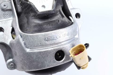 Подушка двигателя Audi A4/A5/Q5 2.0D-3.0D 07-17