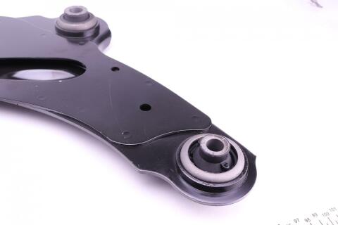 Важіль підвіски (передній/знизу) (L) Renault Trafic II/Opel Vivaro 01-