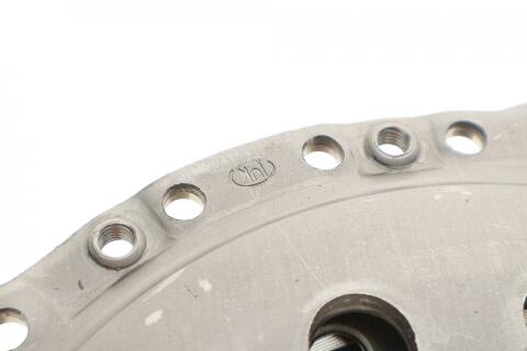 Комплект зчеплення VW Golf/Bora/Seat Toledo/Leon 1.6 16V 00-06 (d=210mm) Комплект зчеплення VW Golf/Bora/Seat Toledo/Leon 1.6 16V 00-06 (d=210mm)