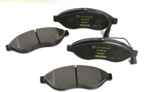 Колодки гальмівні (передні) Citroen Jumper/Fiat Ducato/Peugeot Boxer 06- (Brembo) Q+(з датчиком)