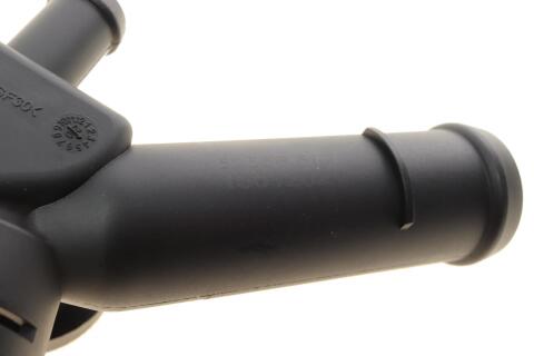 Фланец системы охлаждения Audi A3/Fabia/Skoda Octavia/VW Bora/Golf/T5 1.6/2.0/2.0 95-15 Фланец системы охлаждения Audi A3/Fabia/Skoda Octavia/VW Bora/Golf/T5 1.6/2.0/2.0 95-15