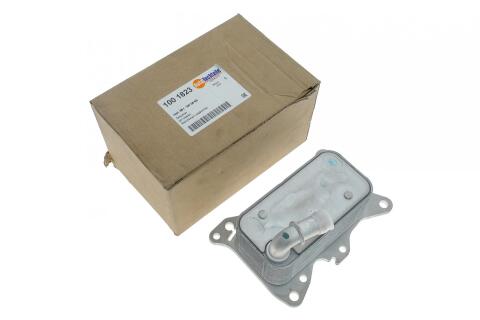 Радиатор масляный MB Sprinter OM651 (теплообменник) (1823 г.)