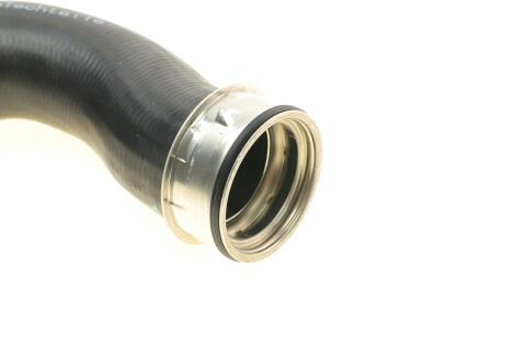 Патрубок інтеркулера (нижній) (L) Audi A3/Skoda Octavia/SuperB/VW Golf/Jetta/Passat 2.0D 03- (ззаду)