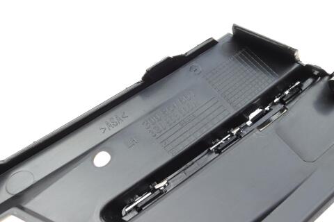 Вставка бампера (під протитуманку) VW Passat 14- (L) Вставка бампера (під протитуманку) VW Passat 14- (L)