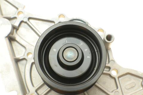 Насос воды Audi A6/A8 3.7/4.2 quattro 98-10/VW Phaeton/Touareg 4.2 V8 02-16 (R/B) (5 лоп)