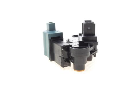 Реле генератора (14.1V) BMW 3 (E36) (M41) 95-00/5 (E39) 2.0/2.5i 95-03 (M52) (HÜCO) Реле генератора (14.1V) BMW 3 (E36) (M41) 95-00/5 (E39) 2.0/2.5i 95-03 (M52) (HÜCO)