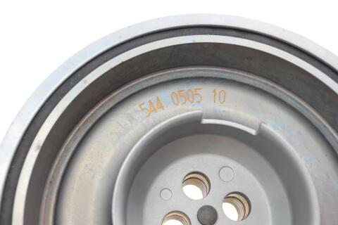 Шкив коленвала BMW X1 (F48) 20-B38 A15 (с болтом) Шкив коленвала BMW X1 (F48) 20-B38 A15 (с болтом)