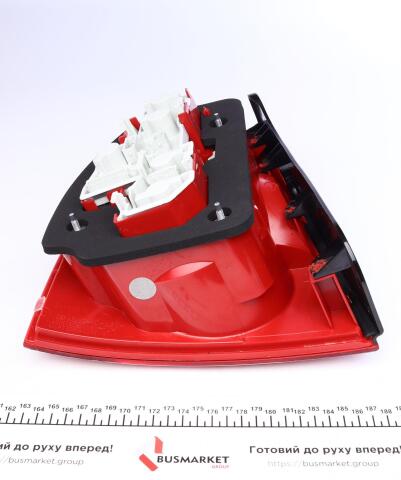 Ліхтар задній VW Passat (B5) 00-05 (R) (08391) Ліхтар задній VW Passat (B5) 00-05 (R) (08391)