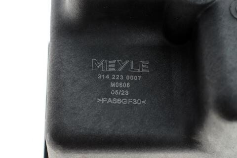 Бачок розширювальний BMW X5 (E53) 4.4i/4.8is 03-06 Бачок розширювальний BMW X5 (E53) 4.4i/4.8is 03-06