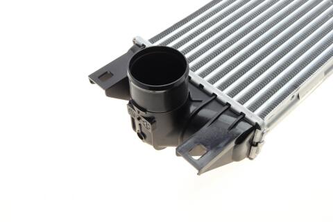 Радіатор інтеркулера Opel Vivaro/Renault Trafic 1.9/2.5D 01- Радіатор інтеркулера Opel Vivaro/Renault Trafic 1.9/2.5D 01-