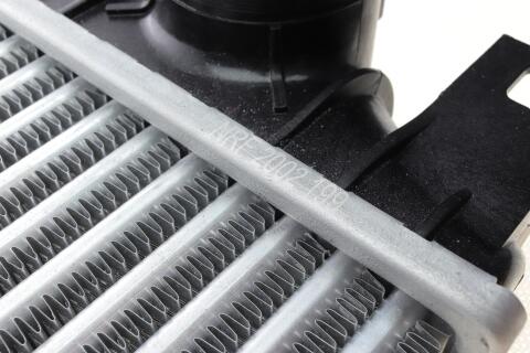 Радіатор інтеркулера Opel Vivaro/Renault Trafic 1.9/2.5D 01- Радіатор інтеркулера Opel Vivaro/Renault Trafic 1.9/2.5D 01-