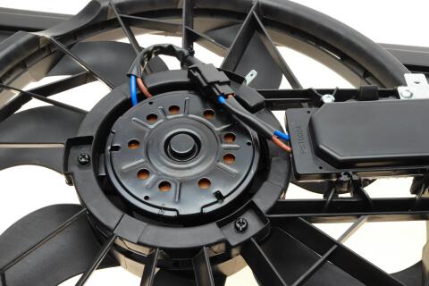 Вентилятор радіатора Ford Focus 1.4/1.6 04-12/Mazda 1.3/1.6 03-09 (з дифузором)