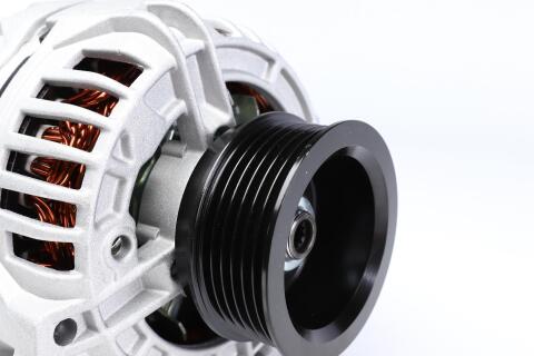 Генератор Audi A3/A4/Skoda Fabia/Octavia/VW Caddy/Golf 1.9TDI /MB Vito 2.2 96- (12V/90A) Генератор Audi A3/A4/Skoda Fabia/Octavia/VW Caddy/Golf 1.9TDI /MB Vito 2.2 96- (12V/90A)