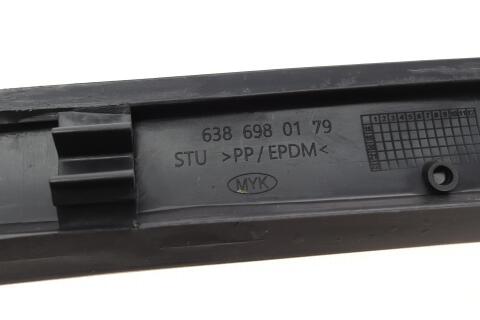 Накладка скла лобового MB Vito (W638) 96-03 (R) Накладка скла лобового MB Vito (W638) 96-03 (R)