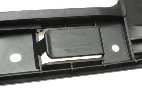 Кронштейн кріплення бампера (заднього/L) VW T5 03-15 Кронштейн кріплення бампера (заднього/L) VW T5 03-15