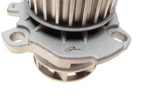 Помпа води Audi A4/A6/VW Caddy/Golf IV/Passat/T5 1.8T/2.0 03-