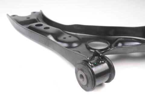 Рычаг подвески (передний/снизу) (L) Audi A3/Skoda Octavia/SuperB/Yeti/VW Caddy/Golf/Touran 03-15 Рычаг подвески (передний/снизу) (L) Audi A3/Skoda Octavia/SuperB/Yeti/VW Caddy/Golf/Touran 03-15