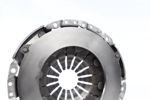 Комплект зчеплення Renault Master/Trafic 1.9dCi (d=240mm) (624 3312 09) Комплект зчеплення Renault Master/Trafic 1.9dCi (d=240mm) (624 3312 09)