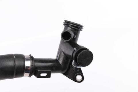 Патрубок радіатора Citroen Berlingo/ Peugeot Partner 1.6 HDI 08- Патрубок радіатора Citroen Berlingo/ Peugeot Partner 1.6 HDI 08-