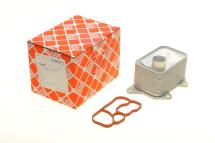 Радіатор масляний VW Golf/Passat/Polo/Touran 2.0 13- (з прокладкою)