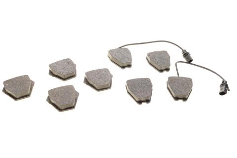 Колодки гальмівні (передні) Audi A4 97-01/A6 97-05/VW Passat B5 00-05/Phaeton 02-08 (+датчики)