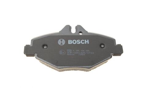 Колодки гальмівні (передні) MB E-class (W211/S211) 02-09 (датчики)
