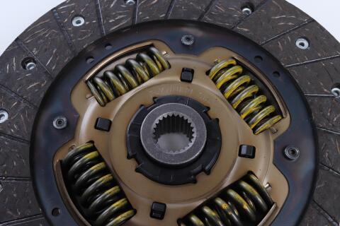 Комплект зчеплення Daewoo Lanos/Nubira 1.6 16V 97- (d=215mm) (+вижимний) z=24