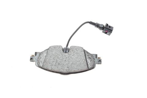 Колодки гальмівні (передні) Audi A3/Q2/Q3/Seat/Skoda Octavia/Kodiaq/VW Golf/Passat B8 12- (+датчик)