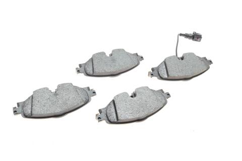 Колодки гальмівні (передні) Audi A3/Q2/Q3/Seat/Skoda Octavia/Kodiaq/VW Golf/Passat B8 12- (+датчик)