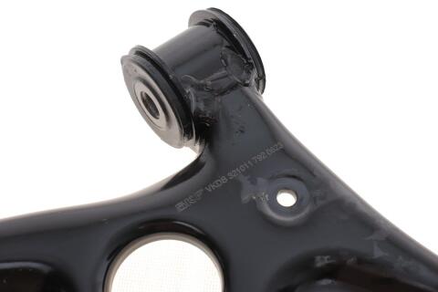 Важіль підвіски (передній/знизу) (R) VW Caddy/Golf/Touran/Skoda Octavia 03-