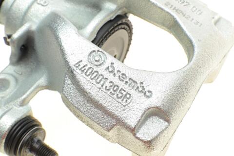 Супорт гальмівний (задній) (R) Renault Master 2.3dCi 10- Супорт гальмівний (задній) (R) Renault Master 2.3dCi 10-