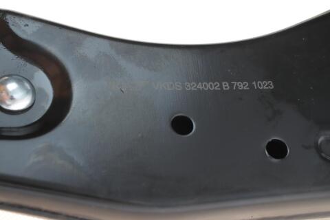 Важіль підвіски (передній/знизу) (R) Ford C-Max 07-10/Focus/Volvo C30/C70/S40/V50 04-12 (з кульовою) Важіль підвіски (передній/знизу) (R) Ford C-Max 07-10/Focus/Volvo C30/C70/S40/V50 04-12 (з кульовою)