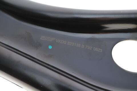 Рычаг подвески (передний/снизу) (L) Citroen C3 09-/Peugeot 208 12- (с шаровой) Рычаг подвески (передний/снизу) (L) Citroen C3 09-/Peugeot 208 12- (с шаровой)
