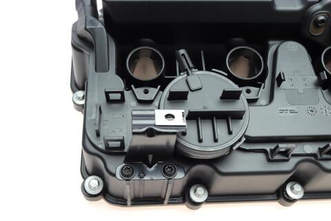 Крышка клапанов BMW 3 (E90/E91/E92/E93) (N51 B30/N52 B25) 04-13 Крышка клапанов BMW 3 (E90/E91/E92/E93) (N51 B30/N52 B25) 04-13