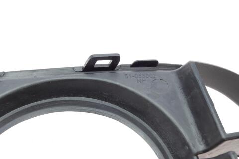 Вставка бампера (під протитуманку) BMW 5 (F10/F11) 09-17 (M-Technic) (R)