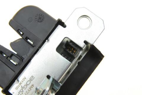 Замок кришки багажника VW Caddy III 04-10 Замок кришки багажника VW Caddy III 04-10
