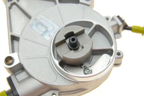 Насос вакуумный BMW 1(E81-88)/3(E46-93)/X3(E83)/Z4(E85) 1.8/2.0 00-15 (N46) Насос вакуумный BMW 1(E81-88)/3(E46-93)/X3(E83)/Z4(E85) 1.8/2.0 00-15 (N46)