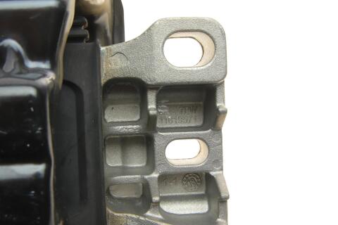 Подушка двигателя VW Touran 1.8TSI 15- (OE VAG) Подушка двигателя VW Touran 1.8TSI 15- (OE VAG)