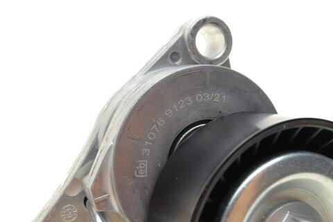 Натяжник ременя генератора Citroen C2/C3/C4/Peugeot 207/307 1.1-1.6 00- Натяжник ременя генератора Citroen C2/C3/C4/Peugeot 207/307 1.1-1.6 00-