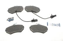 Колодки тормозные (передние) Audi A4 94-08/Seat Exeo 08-13/VW Passat B5 96-00 (+датчики)
