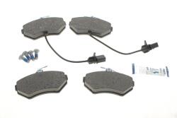 Колодки тормозные (передние) Audi A4 94-08/Seat Exeo 08-13/VW Passat B5 96-00 (+датчики)
