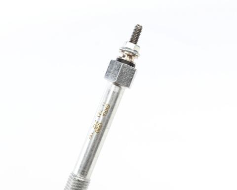 Свічка розжарювання Nissan Almera/Primera/Navara/Pathfinder/X-Trail 2.2dCi 02- Свічка розжарювання Nissan Almera/Primera/Navara/Pathfinder/X-Trail 2.2dCi 02-