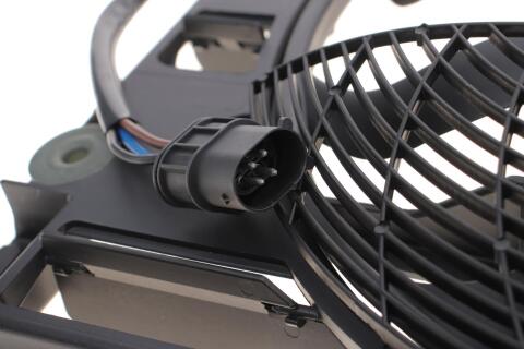 Вентилятор радиатора (электрический) BMW 5 (E39) 2.0i-4.0i/2.5TD 95-04 (с диффузором)