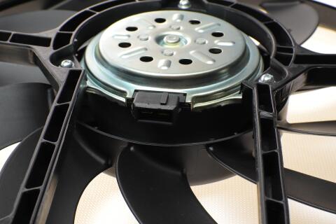 Вентилятор радіатора Opel Signum/Vectra C 1.6-2.2 02-08 (з дифузором) Вентилятор радіатора Opel Signum/Vectra C 1.6-2.2 02-08 (з дифузором)