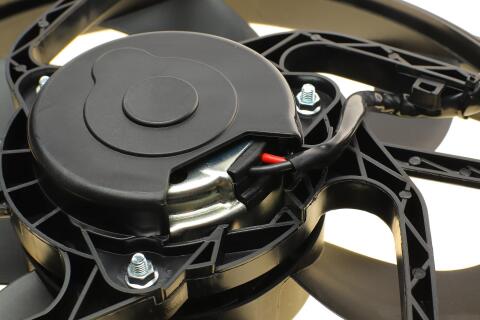 Вентилятор радіатора Ford Mondeo 2.0/2.2TDCi 07-15 (з дифузором) Вентилятор радіатора Ford Mondeo 2.0/2.2TDCi 07-15 (з дифузором)