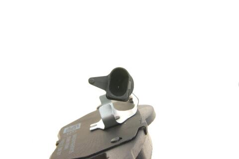 Колодки тормозные (передние) Audi A4/A6/VW Passat 95- (с датчиком)