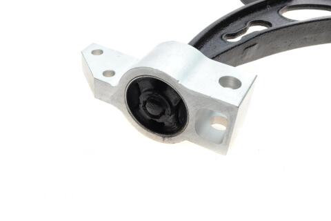 Рычаг подвески (передний/снизу) (R) Audi A3/Skoda Octavia/SuperB/VW Caddy III/Golf V/VI 03- Рычаг подвески (передний/снизу) (R) Audi A3/Skoda Octavia/SuperB/VW Caddy III/Golf V/VI 03-