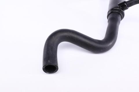 Патрубок системы охлаждения VW Passat 2.8/2.9 91-97